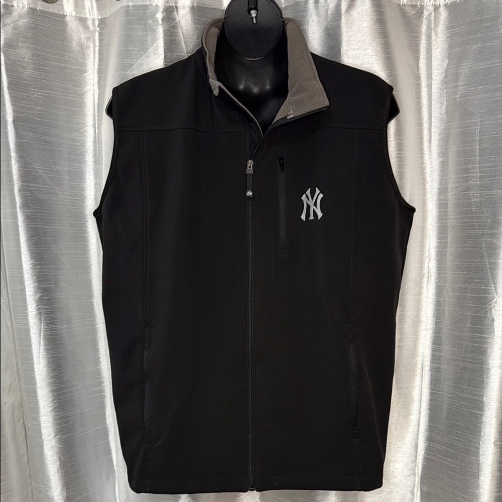 Majestic New York Yankees HomeBase Collection Black Men’s LT Full Zip Vest